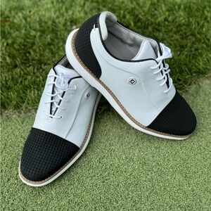 Women’s 7.5 M FootJoy Traditions Cap Toe Golf Shoe